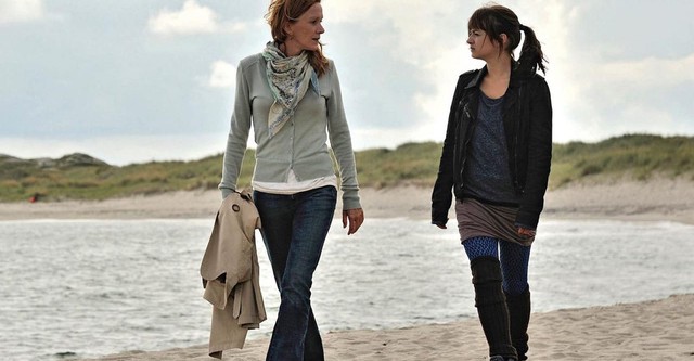 Liebe am Fjord - Die Frau am Strand