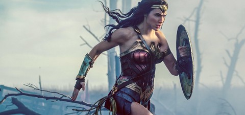 Saiba a ordem cronológica certa e onde assistir a todos os filmes do DCEU, como Batman vs Superman, Liga da Justiça e Aquaman