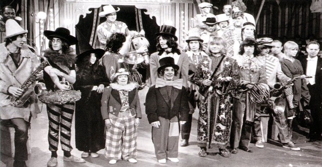 Fünfzig Bedauern Spiegel rock n roll circus Sui Sie selbst ausdrücken