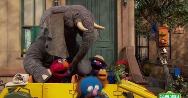 Sesame Street: Elmo Loves Animals