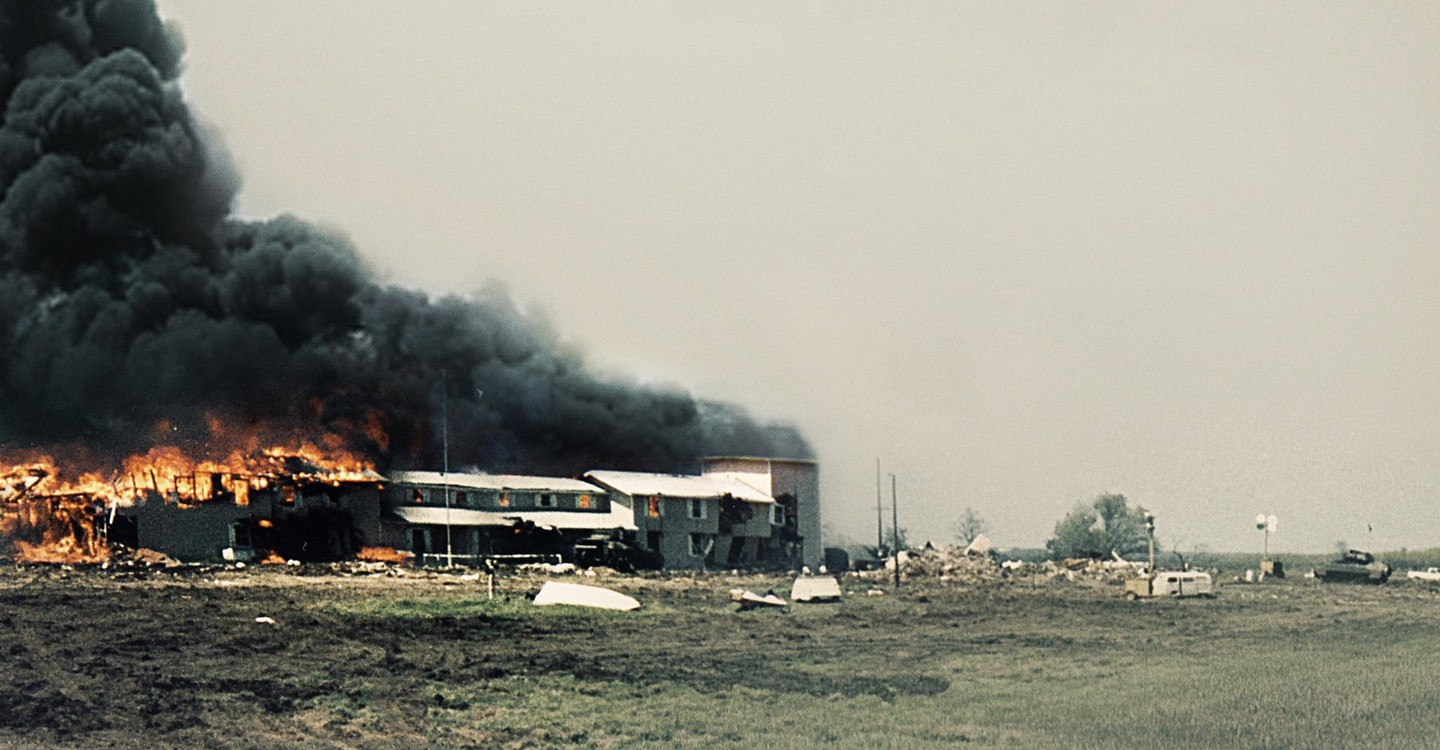 https://images.justwatch.com/backdrop/147781533/s1440/waco-madman-or-messiah