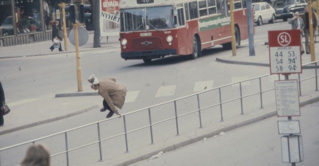 Un hombre en el tejado