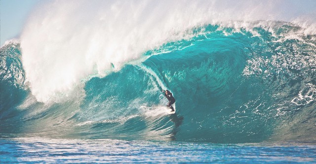 Storm Surfers