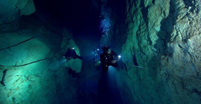 Blue Holes: Tauchen im Labyrinth