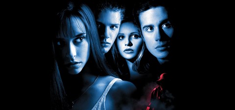 Dónde ver en orden las películas y series de Sé lo que hicisteis el último verano, la saga de terror que vivió a la sombra de Scream