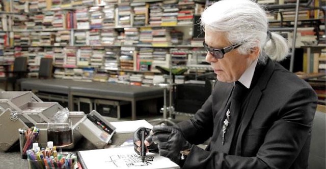 Karl Lagerfeld se dessine