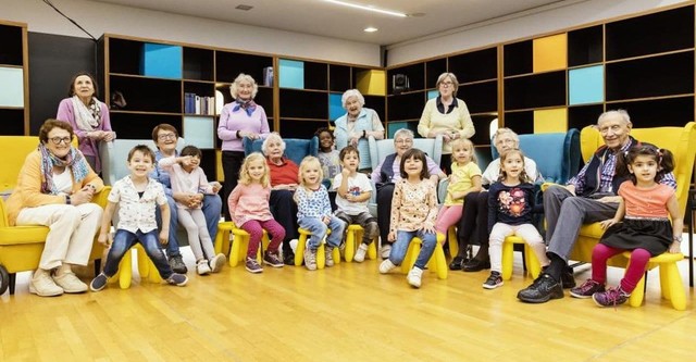 Wir sind klein und ihr seid alt