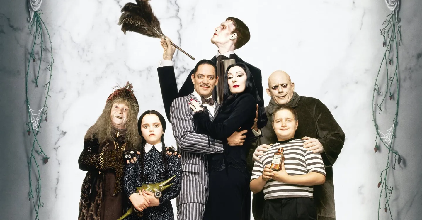 Dónde ver todas las películas y series de la Familia Addams, la saga que creó a Miércoles