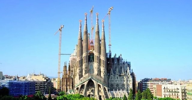 創造と神秘のサグラダ・ファミリア