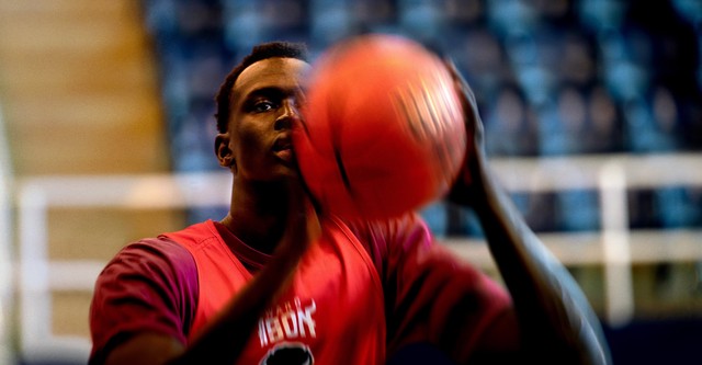 '더 롱 게임: 농구 코트와 그 너머의 삶' - The Long Game: Bigger than Basketball