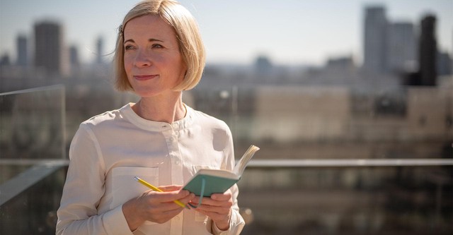 Lucy Worsley investiga