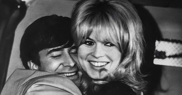 Une ravissante idiote