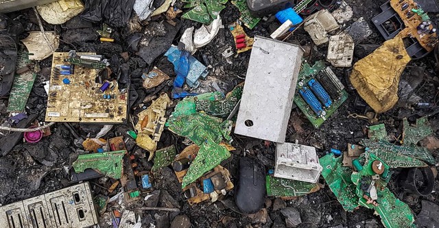 E-Life: Wo landet unser Elektroschrott?