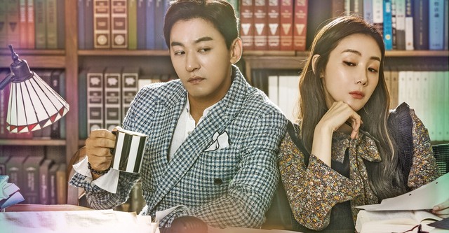 캐리어를 끄는 여자