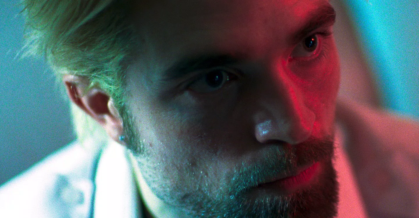 Robert Pattinson Gave His Wildest Performance In 2017 (And Now You Can Watch It For Free)