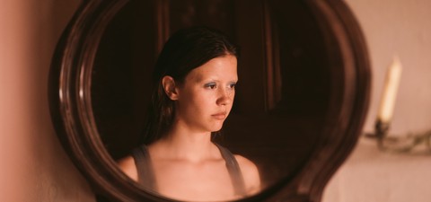 X, Pearl e MaXXXine: i film della trilogia horror slasher con Mia Goth in ordine di uscita e di trama