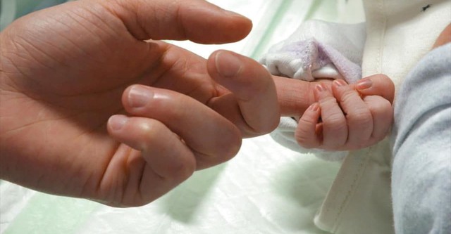 Sages-femmes, la vie entre leurs mains
