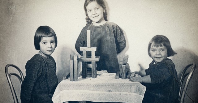 The Mies van der Rohes – A Female Family Saga