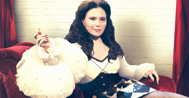 Alex Borstein: Corsets & Clown Suits