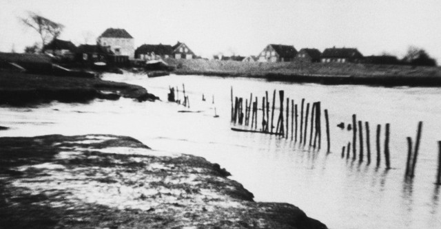 By the Dike Sluice