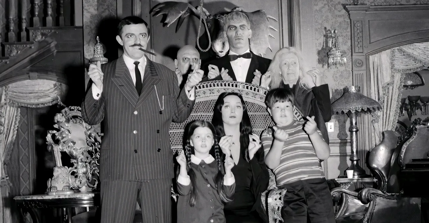 Addams Family Serisi Hangi Sırayla İzlenmeli?
