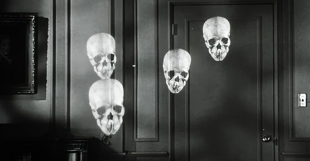 The Four Skulls of Jonathan Drake