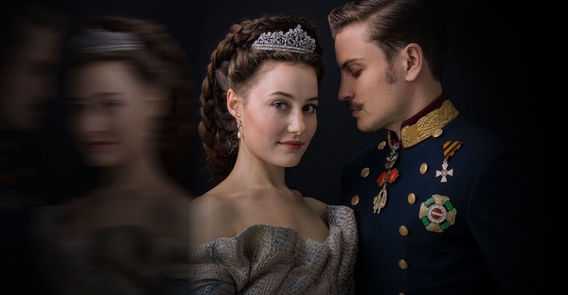 Өкшесі бар шағын юбкада