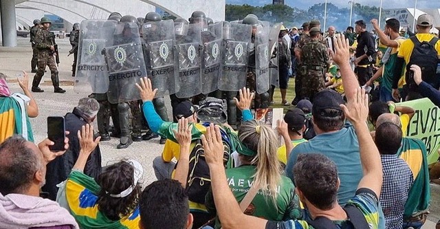 No Céu da Pátria Nesse Instante