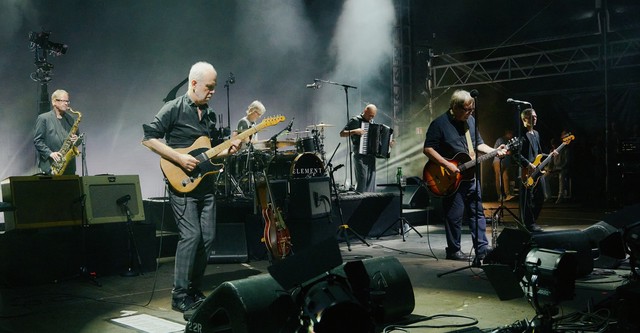 Element of Crime in Wenn es dunkel und kalt wird in Berlin