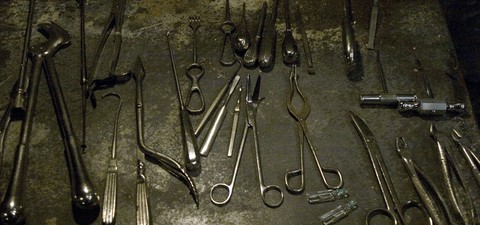 Où regarder les 3 films de la saga Hostel : Un voyage glaçant dans l'horreur et le gore