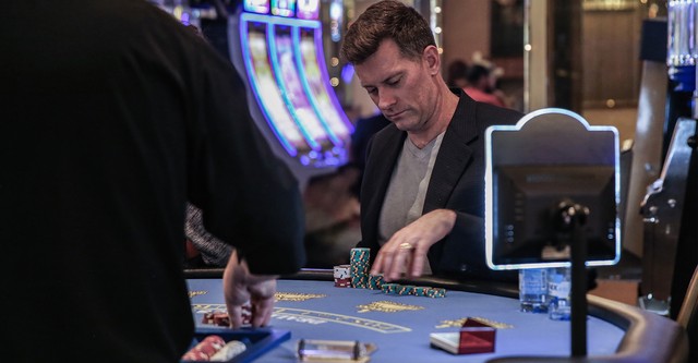 Inside the Edge: A Professional Blackjack Adventure