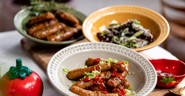 John and Lisa's Weekend Kitchen