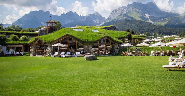 Amazing Hotels: Life Beyond the Lobby