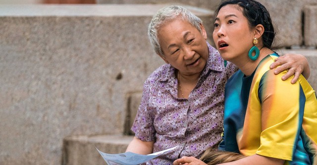 Awkwafina è Nora del Queens