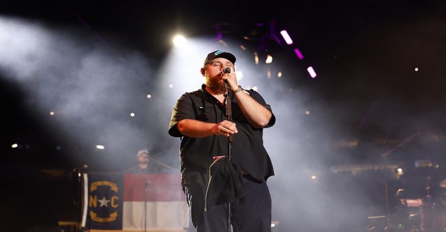 Luke Combs: Dive Bars to Country Star