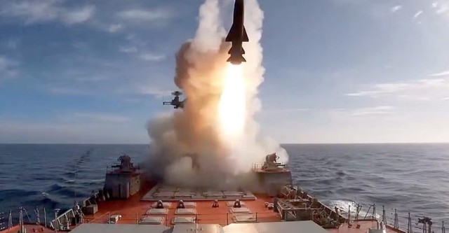 Poutine et la guerre des cinq mers