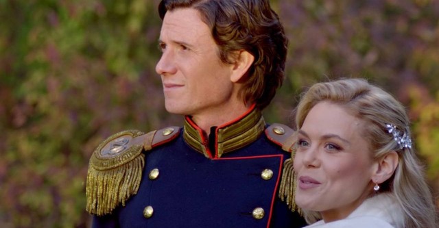 A Royal Christmas Manor