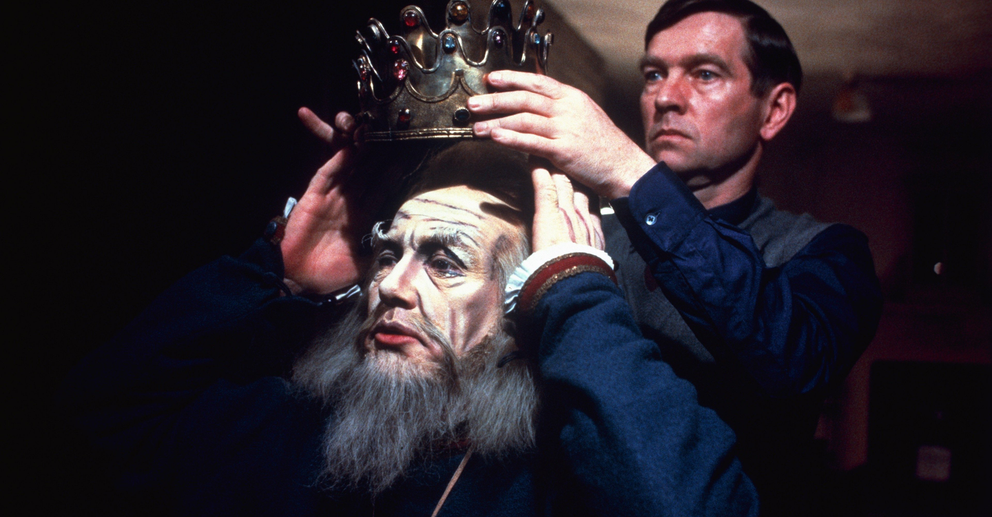 movie the dresser (1983) Musings Based on the experiences of screenwriter Ronald Harwood (The Pianist) assistant to legendary Shakespearean actor Sir Donald Wolfit (90 in the Shade) The Dresser is a moving exploration of loyalty and unrequited love. The Dresser