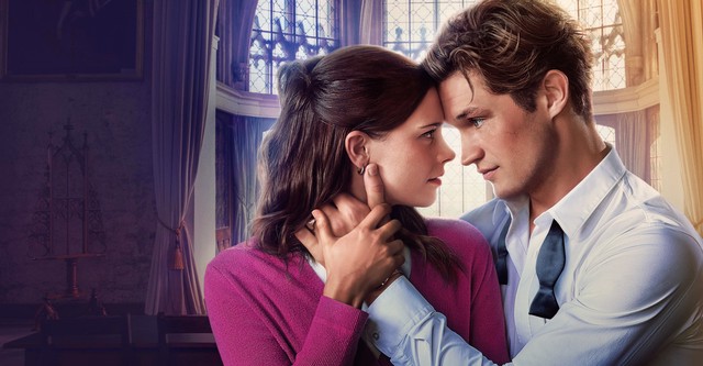 Μάξτον Χολ - Ο Κόσμος Ανάμεσα Μας