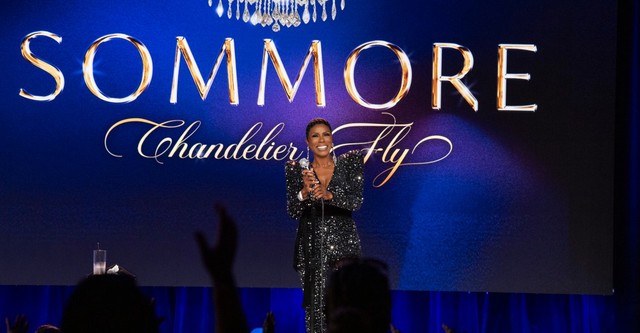 Sommore: Chandelier Fly