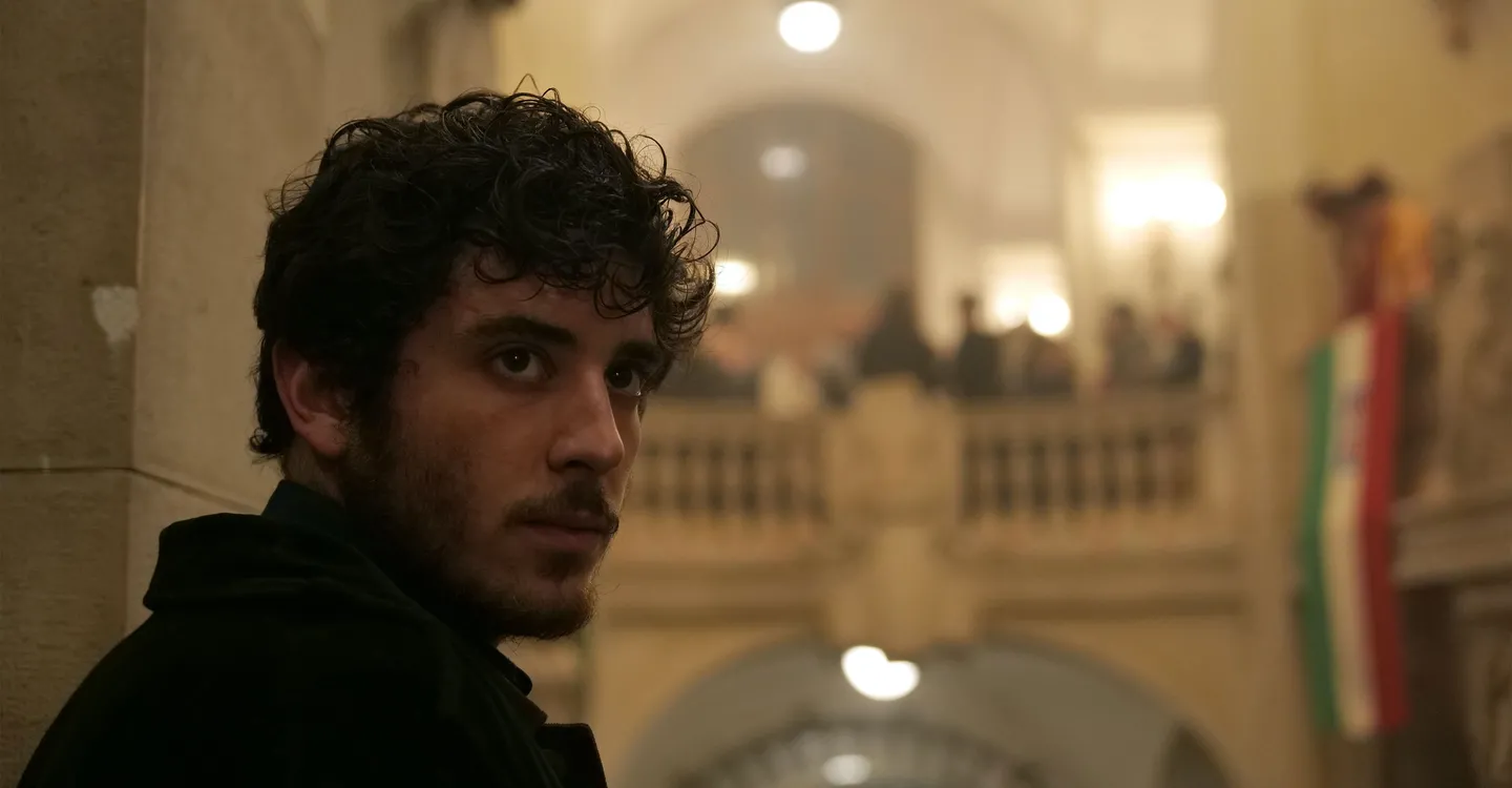 “Alla festa della rivoluzione”, parla il regista Arnaldo Catinari: “Oggi per cambiare il mondo serve un potere orizzontale”