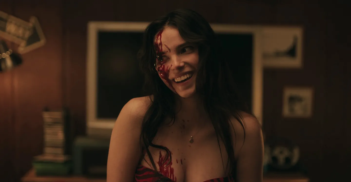 La escena de la recámara en ‘Obsesión’, explicada (o por qué Nikki pidiendo ayuda es la verdadera historia de terror)