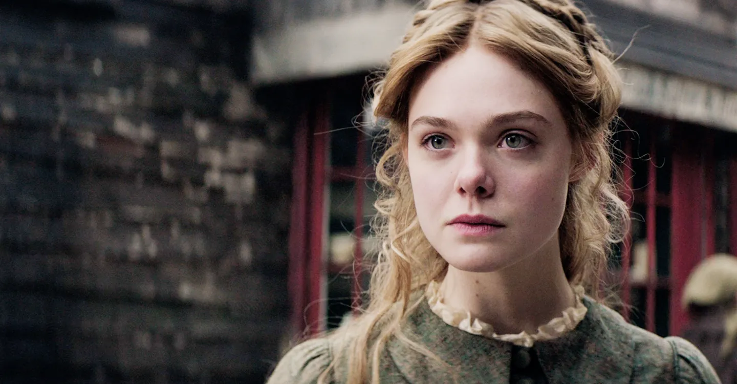 Elle Fanning's Best Sci-Fi Films (& Two To Look Forward To) 
