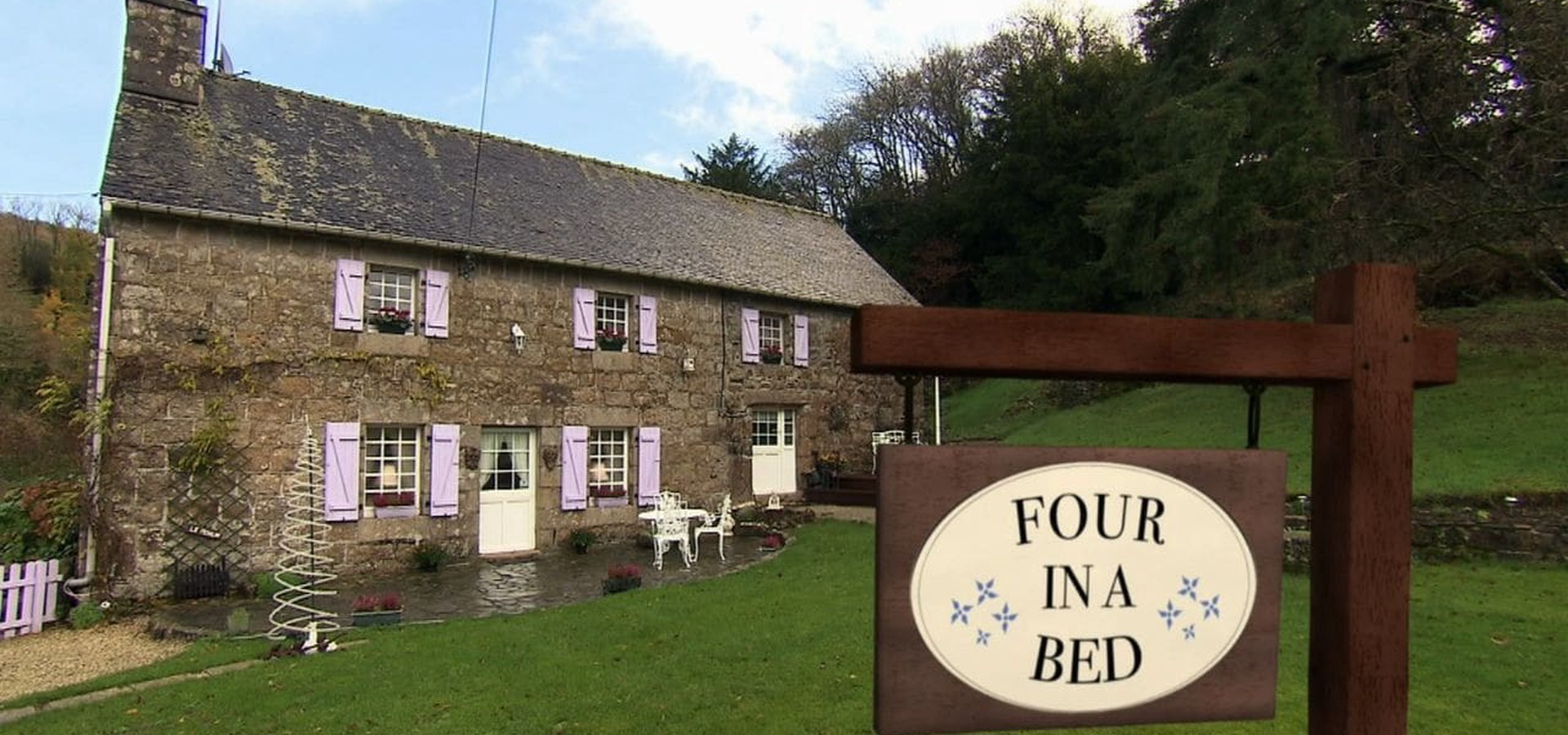 Four in a Bed Season 2 watch episodes streaming online