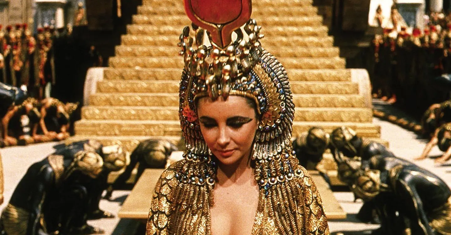 Hommage an eine Ikone: Diese 12 Filme stecken in Taylor Swifts Musikvideo zu „Elizabeth Taylor“