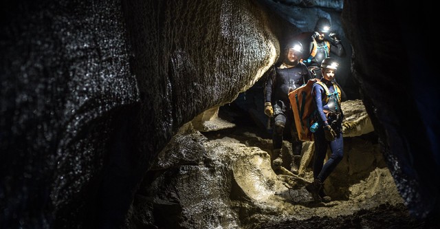 La cueva, descenso al infierno