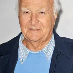 Robert Loggia