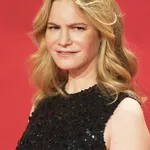 Jennifer Jason Leigh
