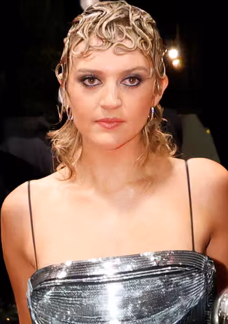 Lara Peake