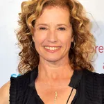 Nancy Travis